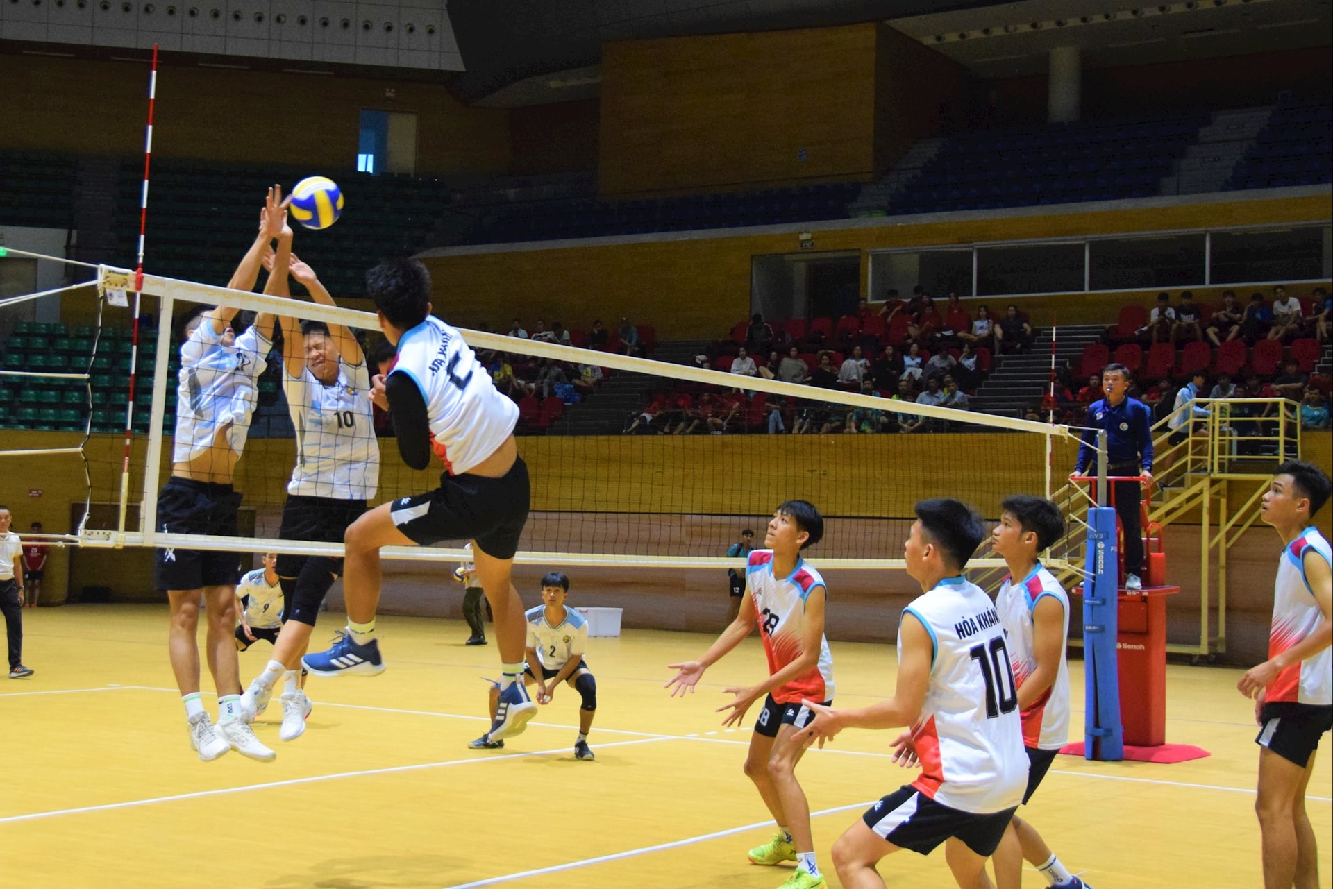 Hấp dẫn giải bóng chuyền các câu lạc bộ thành phố Đà Nẵng