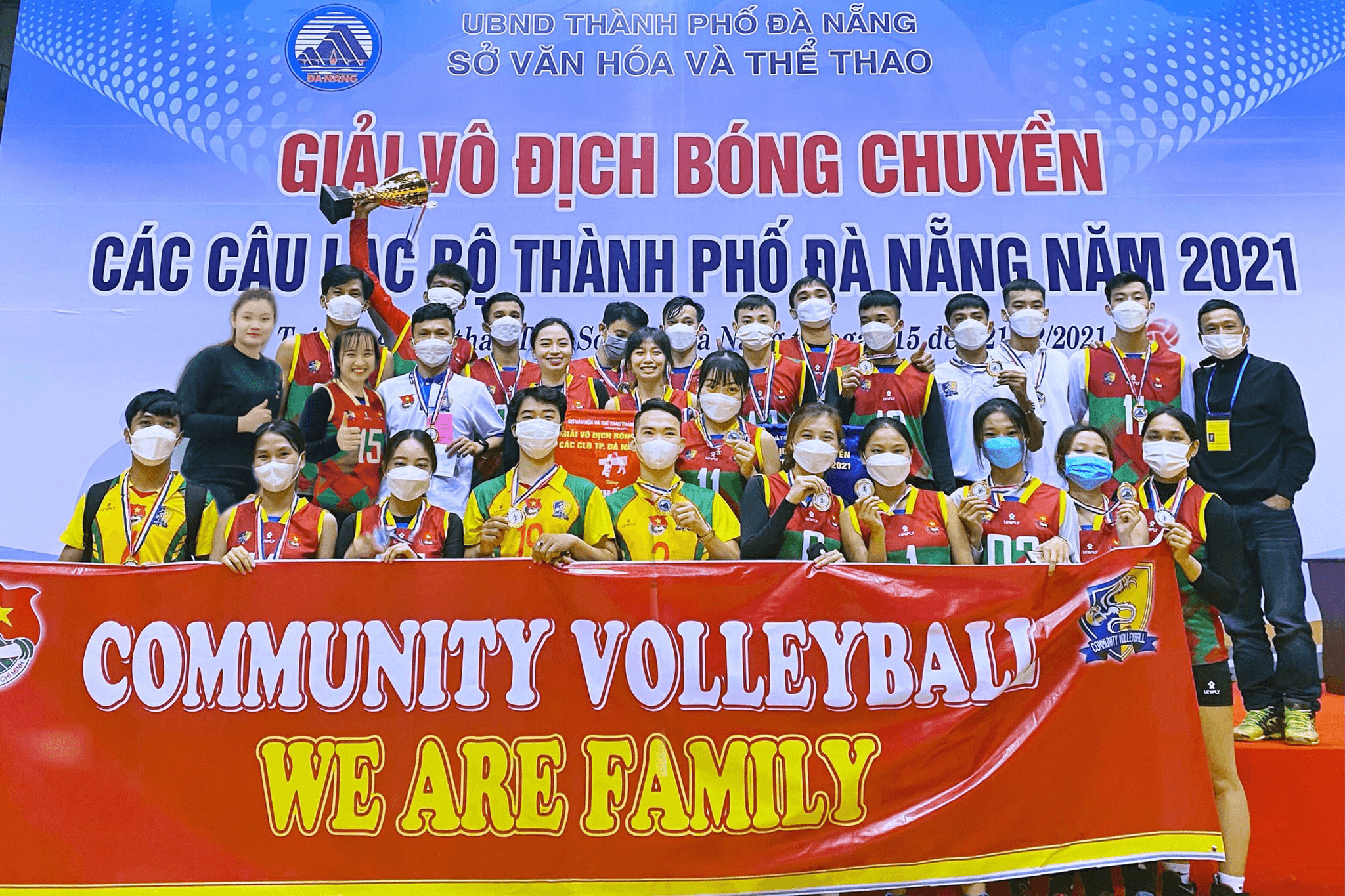 Mọi lứa tuổi đang sinh sống, làm việc tại Đà Nẵng